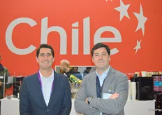 En el stand de Chile, Felipe Sust de Zurgroup y Felipe Silva, quien también es el presidente del Comité de arándanos de Chile.
